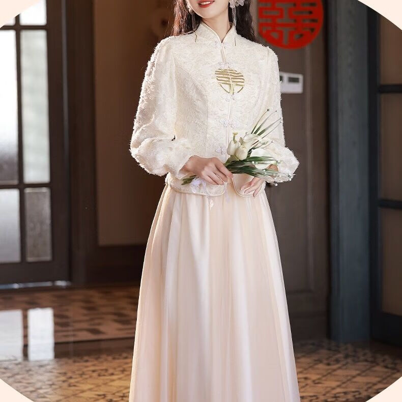 服冬季中式伴娘服2022新款香槟色中国风显瘦姐妹团礼服裙改良秀禾女