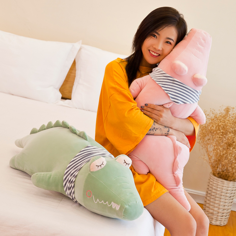 鳄鱼抱枕超大号名创优品可爱围巾鳄鱼娃娃超大号毛绒玩具抱枕超软公仔