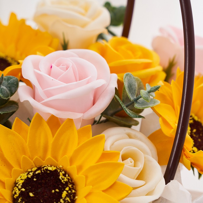 初朵11朵混搭香皂花玫瑰花向日葵礼盒七夕情人节礼物花束鲜花纪念日生日礼物送女生毕业礼物61元 聚超值