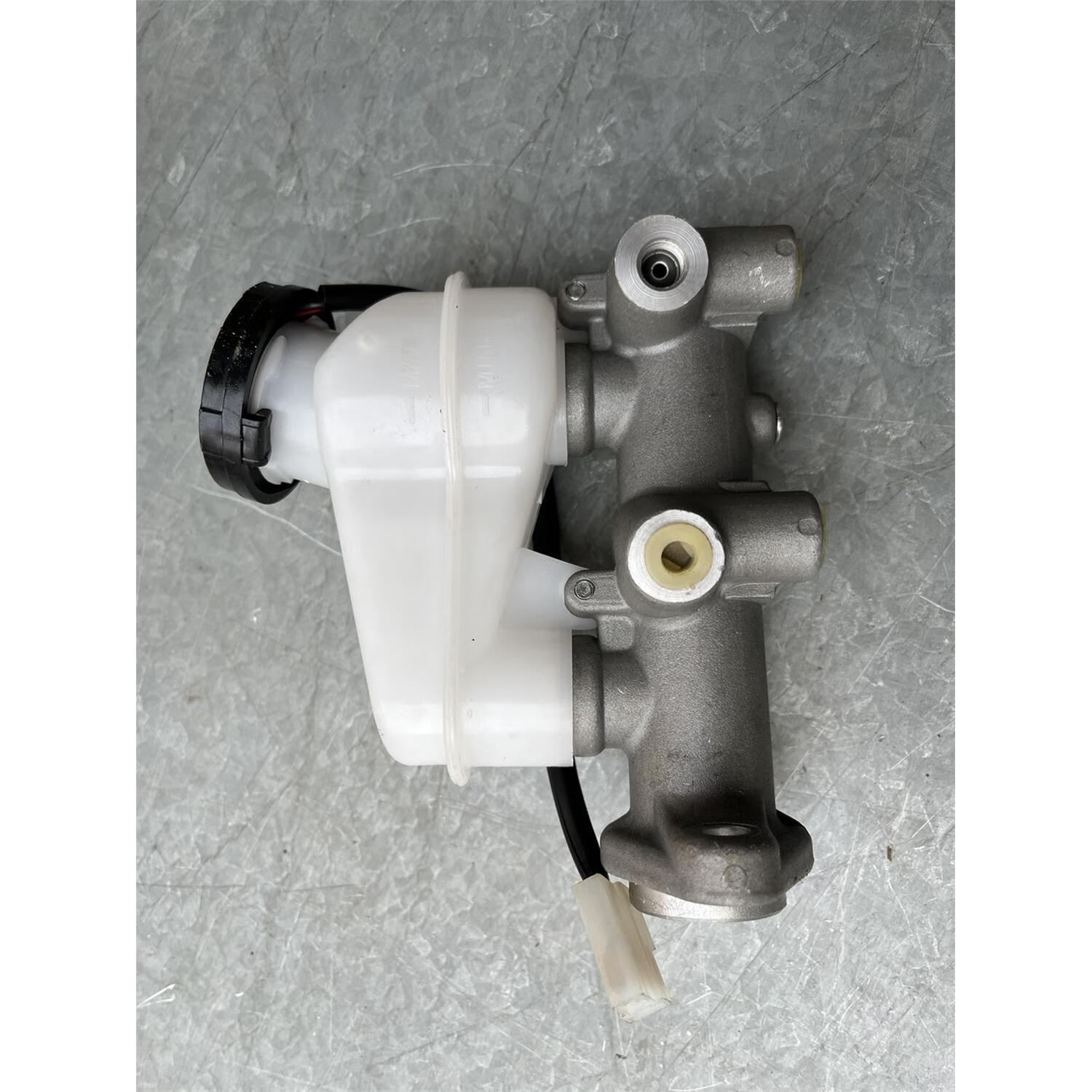 管兔(guantu)御捷时风比德文大阳宝路达汉唐电动汽车刹车真空总泵刹车