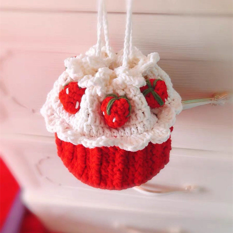 鸣朗 抖音手工编织钩针爱心编织包 草莓蛋糕包包 手织毛线针织自制束