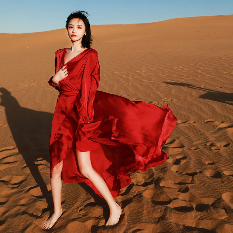西子美丽心情迪拜摩洛哥旅拍沙漠红裙西藏青海湖海边度假长裙女神露背