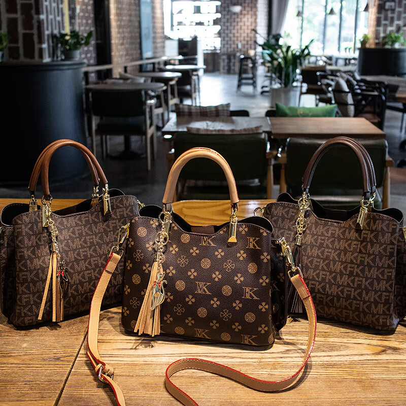 酷奇袋鼠品牌包包女包轻奢单肩斜挎包女士手提水桶包大容量情人节生日礼物 红色 专柜