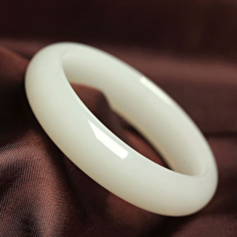 羊脂玉手镯哪个牌子好?2026年这9款超值推荐,宝妈们绝对不能错过的选购秘籍-图片3