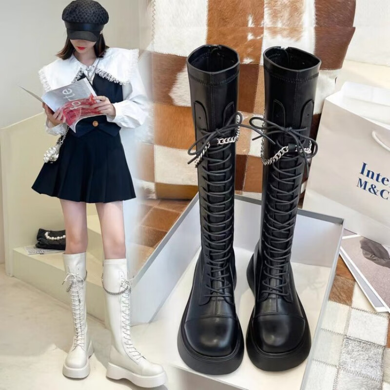 配短裙的鞋子骑士靴女2022秋冬平跟金属链条潮酷机车高筒靴显瘦绑带