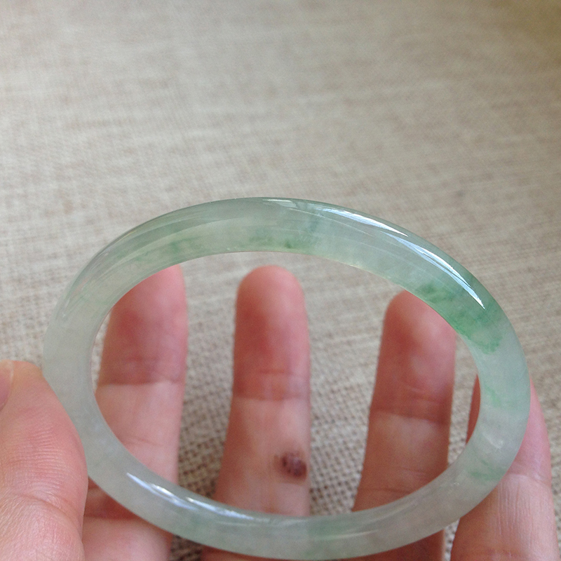 秀芳细条冰种玉镯缅甸玉手镯老坑淡绿飘花翡翠(处理)玉镯 53-54mm