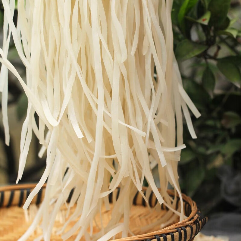 虎钢馋贵州半干米皮宽粉扁粉汽粉盘子粉牛羊肉粉遵义手工农家早餐粉