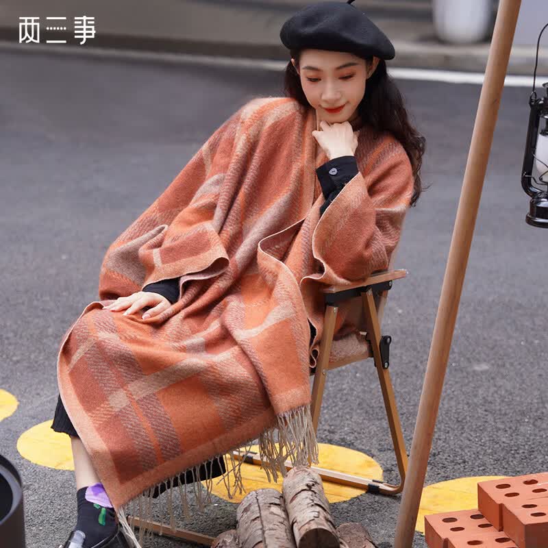两三事两三事日落昏黄 2023秋季新款百搭时尚保暖格子双面可用外搭披肩 格子 均码使用感如何?