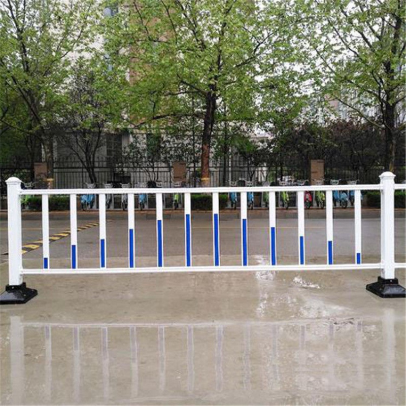 定制适合道路护栏市政京式隔离栏城市马路公路镀锌钢防撞栏杆围栏交通