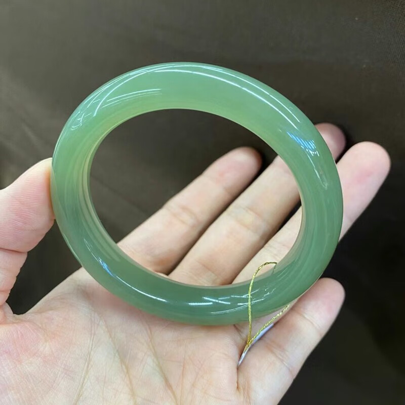 樱优天然和田玉湖水绿手镯冰底晴细料青玉镯子玉石泥鳅背起荧光玉手镯