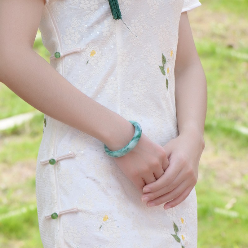 可玉可求直播选货 翡翠玉手镯 女士冰油绿飘花玉手镯 玉镯子 玉石玉器 内径约60毫米