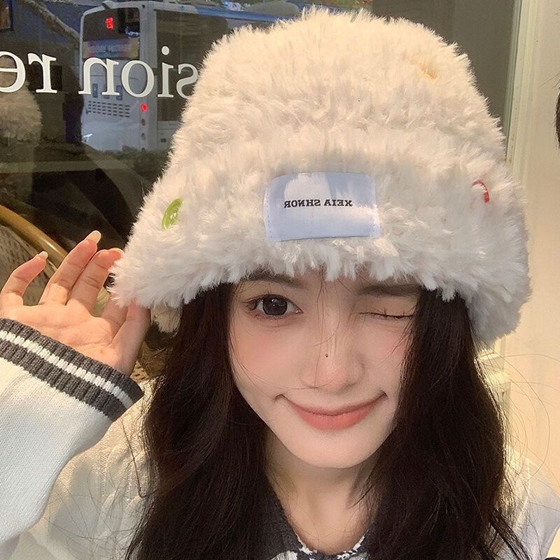 裳伊仟秋冬季新款可爱小熊毛绒帽子女大头围显脸小彩扣毛线帽 白鹿彩扣款【白色】属于什么档次？