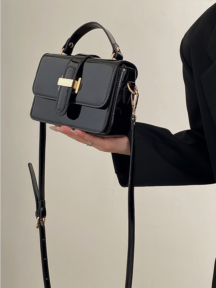 袋鼠(kangaroo)轻奢品牌 2024小众设计新款女包春夏超酷手提小方包亮