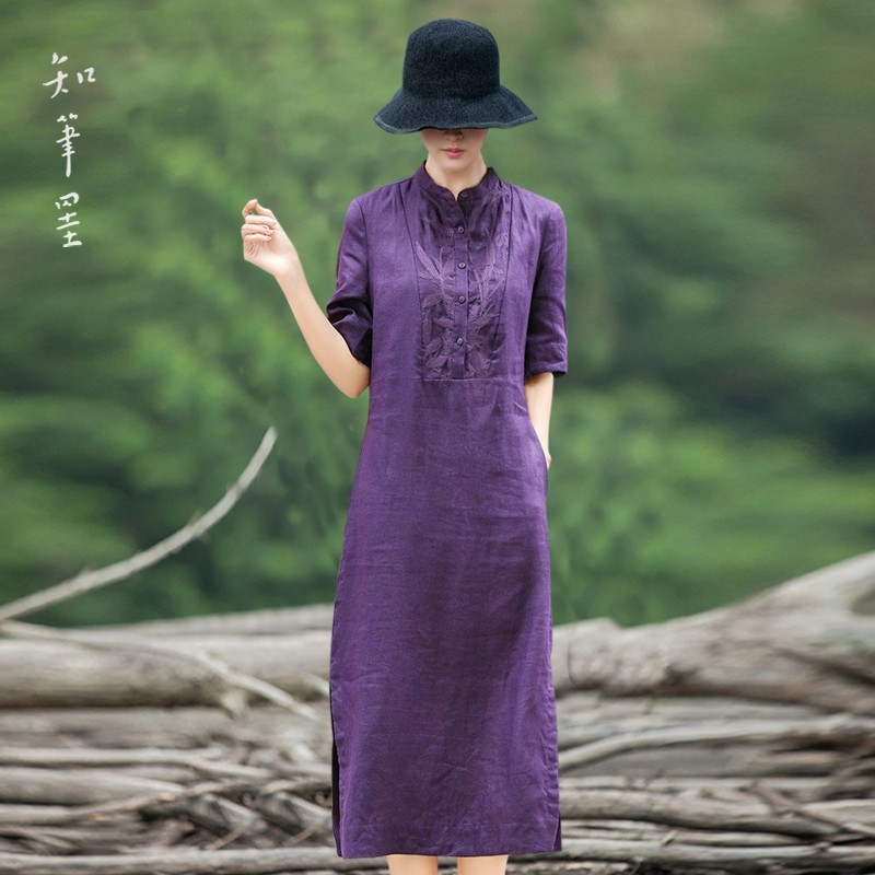 知笔墨夏季新款紫色亚麻领口刺绣宽松遮肉连衣裙 小格子棉麻气质裙子 紫色 S