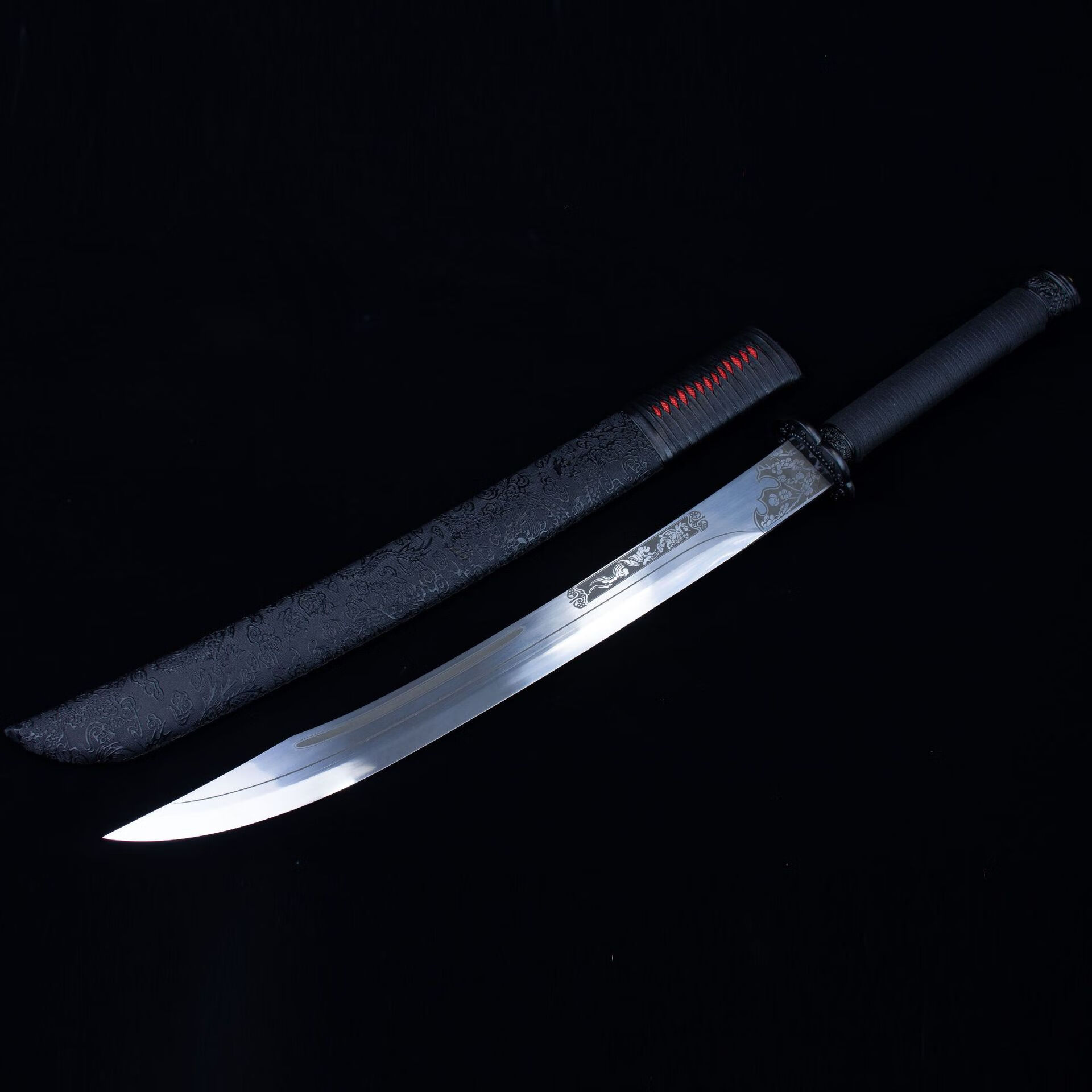 龙虎刀剑龙虎龙泉市手工锻打一套高牛尾清腰锦衣卫绣春硬未开刃 如图