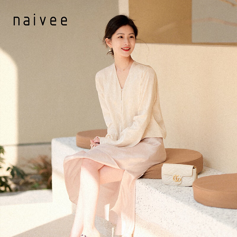纳薇（naivee）24春新款新中式提花V领系带喇叭袖截短式修身衬衫上衣 米色 155/80A/S