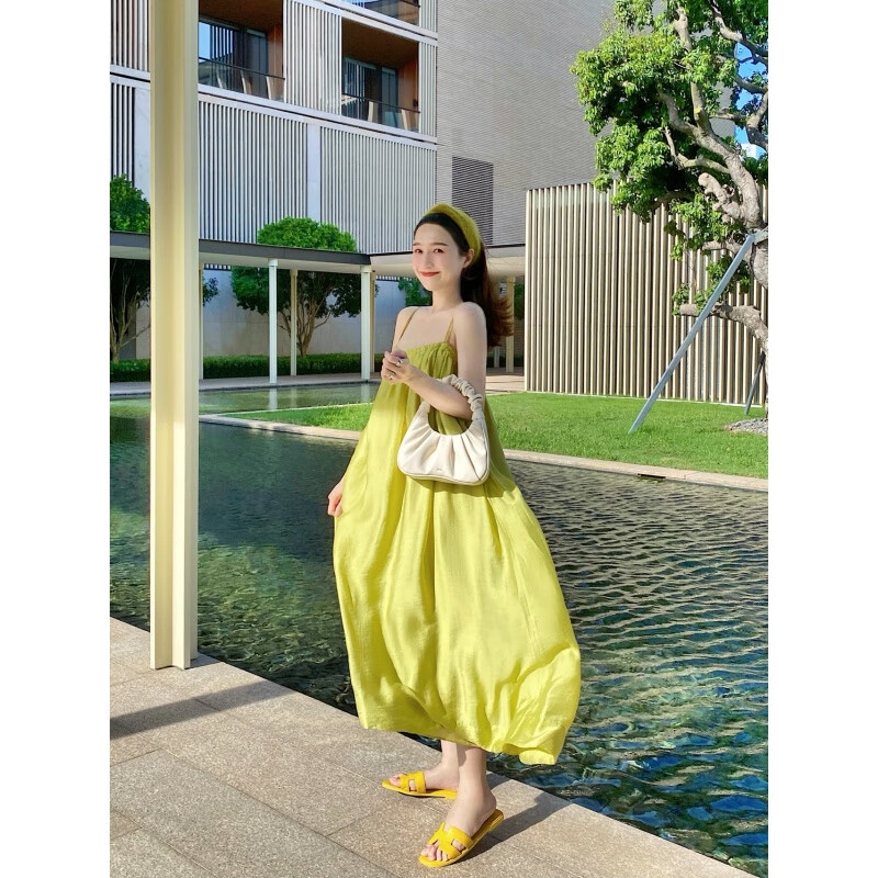 刘潮布三亚旅游拍照衣服西双版纳度假吊带连衣裙海边抹胸长裙沙滩裙女