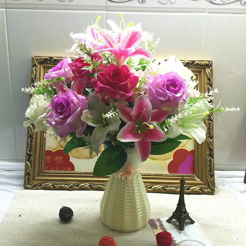 迎新必备 玫瑰百合花束套装假花单支客厅装饰花绢花餐桌摆件花卉靓派7头玫瑰百合3束 紫色 带花瓶 虎窝购 迎新必备 玫瑰百合花束套装假花单支客厅装饰花绢花餐桌摆件花卉靓派7头玫瑰百合3束 紫色 带花瓶 虎窝购