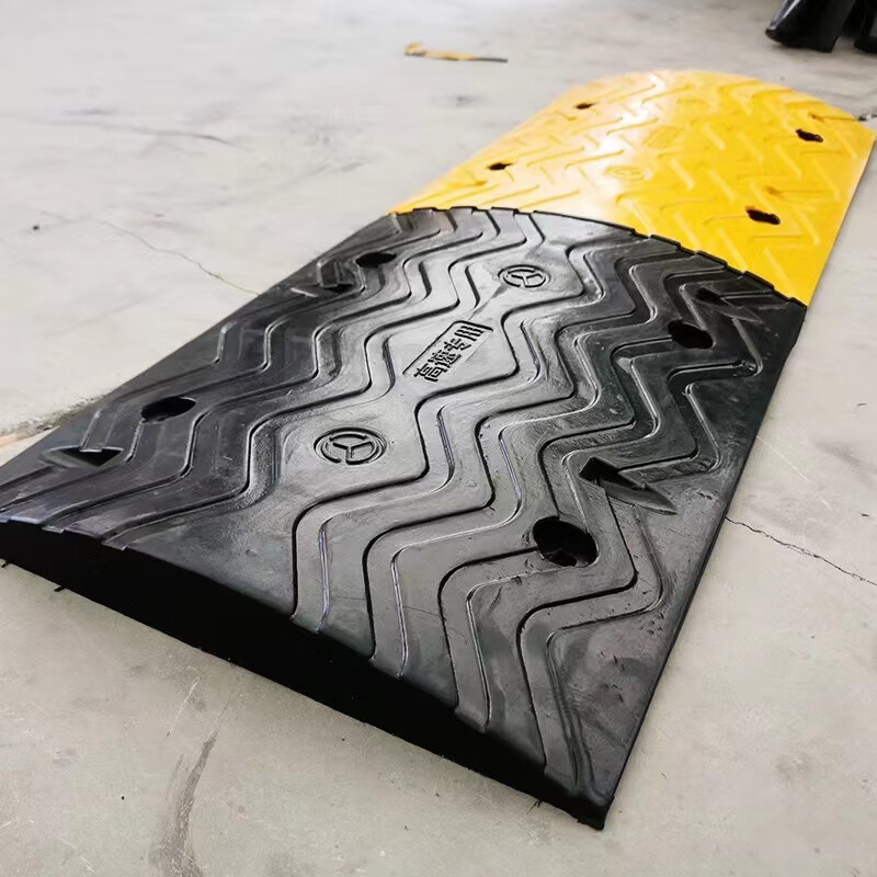 云启格工程款380波浪型优质减速带高速专用限速缓冲带加重5公分高减速