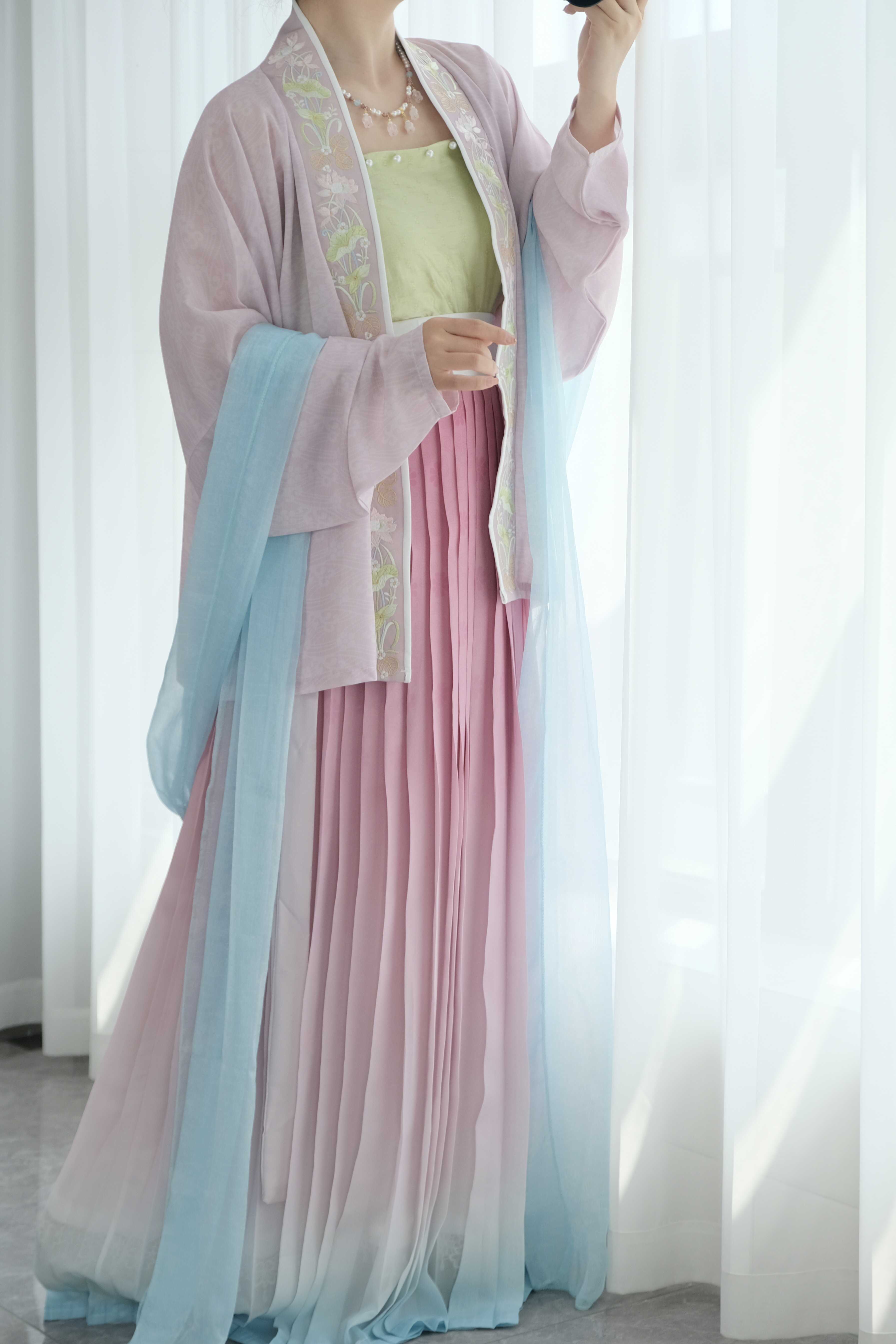 织造司映春涧原创碧玺宋制日常汉服女绣花飞机袖一片式褶裙吊带春夏