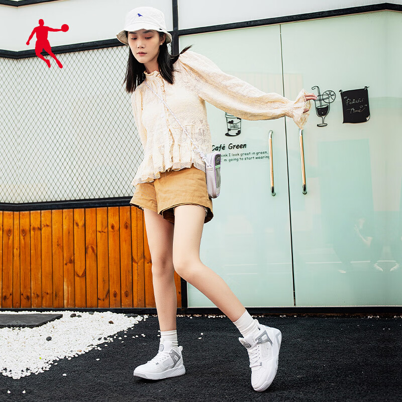 乔丹(QIAODAN)篮球鞋女子实战训练专业运动鞋初中生新款耐磨防滑学生女生球鞋 乔丹白/小白鞋 德训复古款 35