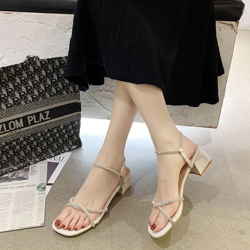 图珞凉鞋2021年新款女仙女风夏季时尚露趾中跟粗跟水钻一字带高跟鞋子