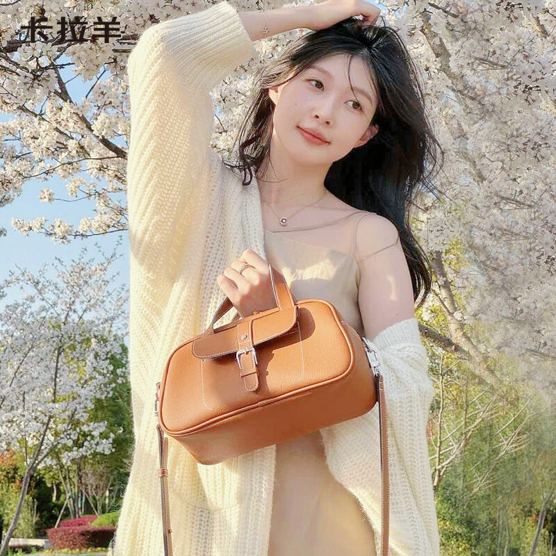 卡拉羊超轻防盗波士顿枕头包时尚单肩包包可斜挎可手提女包CX4029 摩卡棕（可拎可背多场景使用） 大包