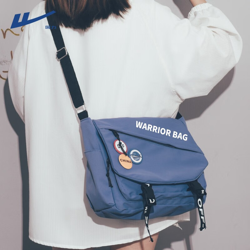 回力ins潮牌斜挎包男大容量背包女原宿复古休闲学生上课单肩邮差包潮 蓝色【随机徽章4枚+牛牛挂件】