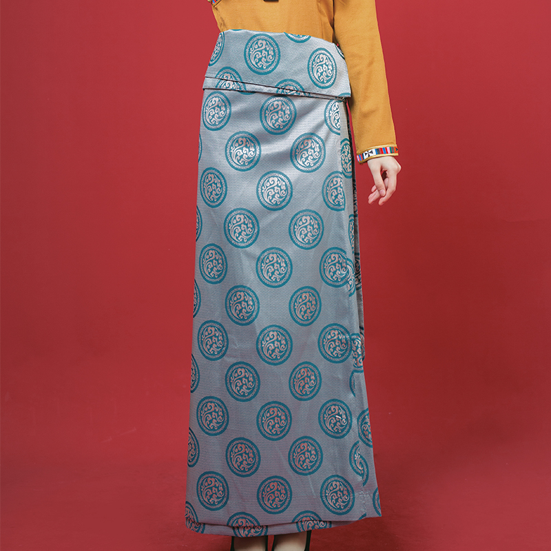 藏服女装图片高清（藏服女装图片）