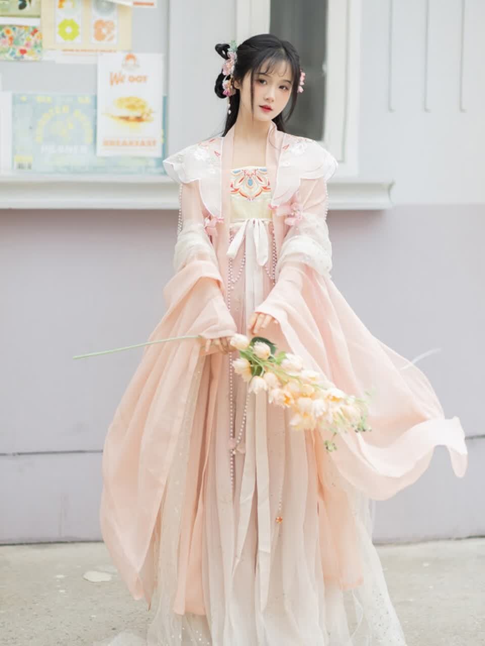 歌珀尼200斤胖妹妹汉服女大码唐制诃子裙齐腰超仙改良汉元素古装 米色大袖衫＋米色诃子九 M 胸围95使用感如何?