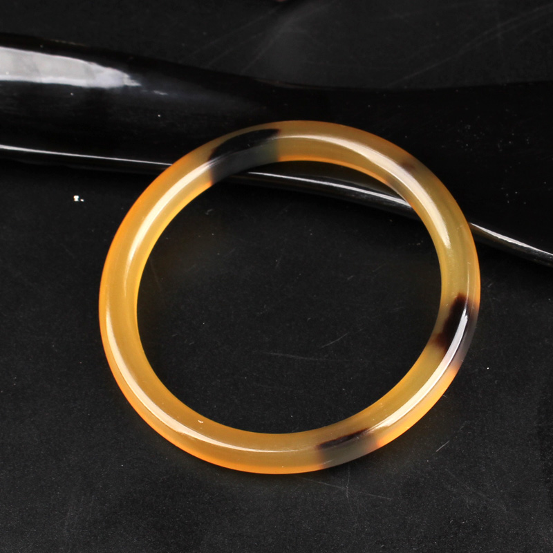 壮姑娘 牛角手镯 宽约8mm 内圈直径53mm