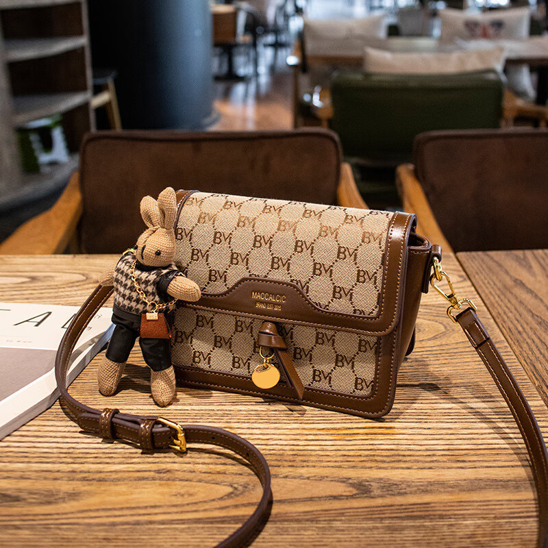 mospoke2023夏季新款洋气百搭复古印花小方包女包单肩斜挎包 bv纹