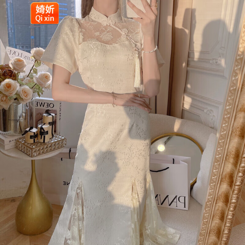 婍妡月光新中式改良白色旗袍女连衣裙年轻款少女国风名媛气质 米白色 [ 配饰]3D立体提花面 M怎么看?