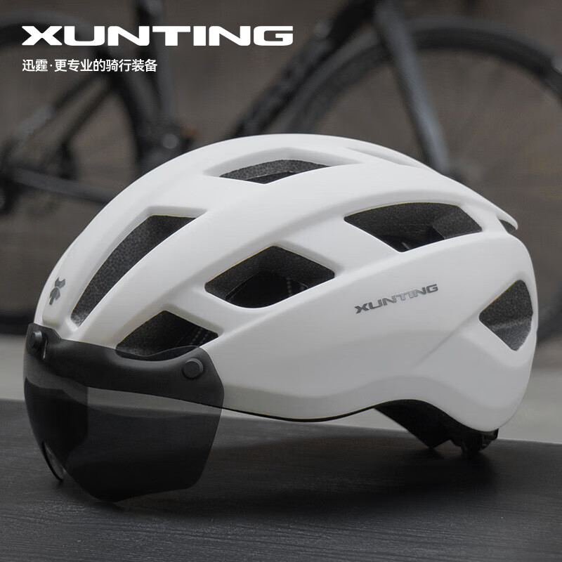 迅霆（XUNTING）骑行头盔山地公路车自行车头盔男女一体成型安全帽带风镜帽檐装备 感光变色镜 月白【帽檐】