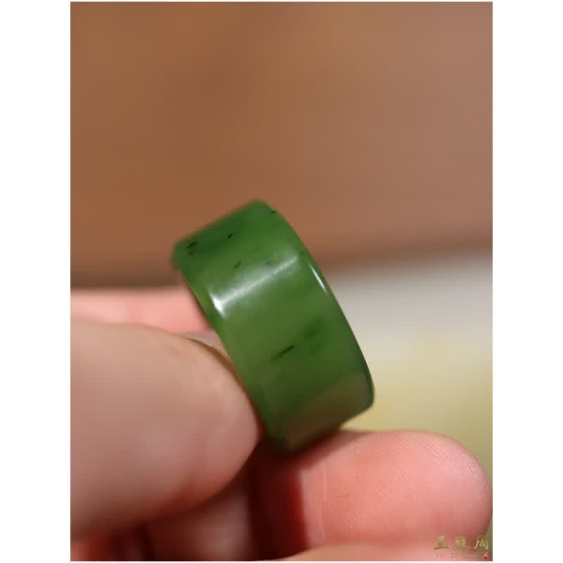 玉蘇周现货19号内径18.4G82&6.2克新疆和田玉籽料碧玉素面戒指高性价比高么？
