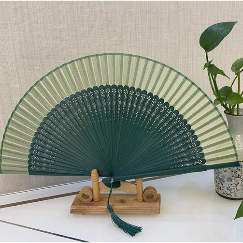 8寸女扇礼品折扇汉服扇夏季方便携带小扇子浅绿色 纯色浅绿色 流苏扇
