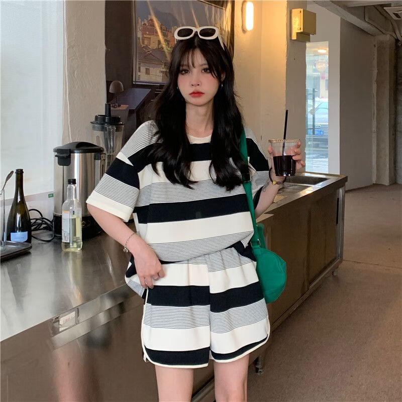 女孩紧身中裤大码牛仔短裤特大码2-300斤胖mm甜酷套装女夏季 黑色(两