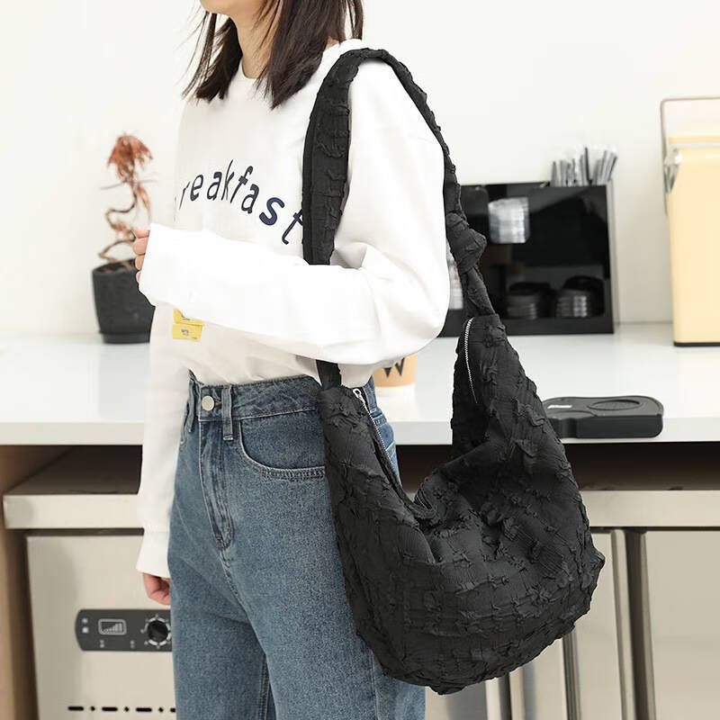 tnnsir韩版休闲文艺帆布饺子包时尚泡泡单肩包网红打结褶皱斜挎包