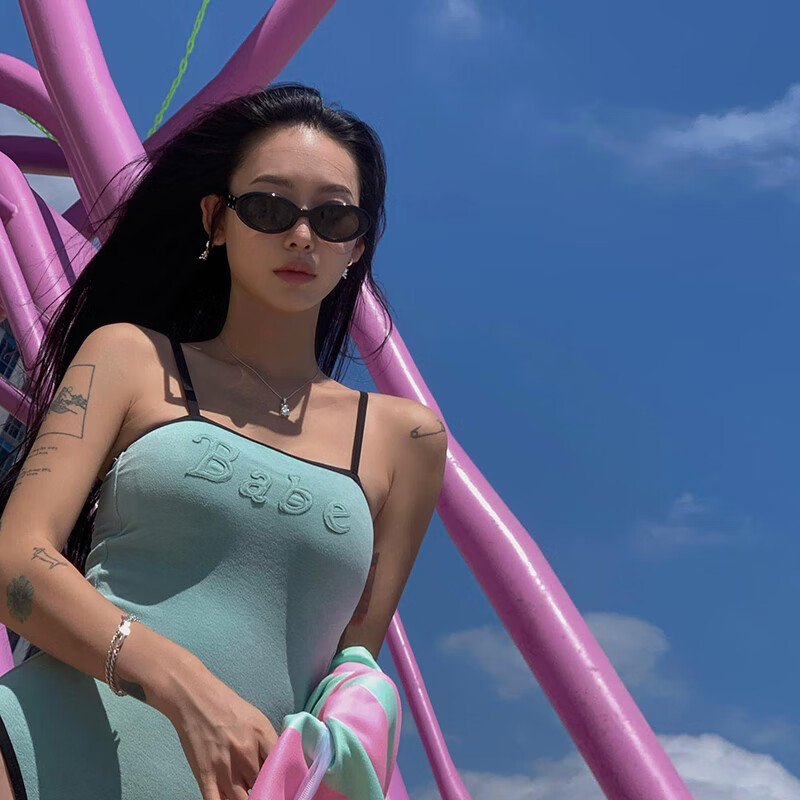 柔雅佳泳衣女2024新款超性感连体吊带女款冬天泡温泉显瘦遮肚感 模特