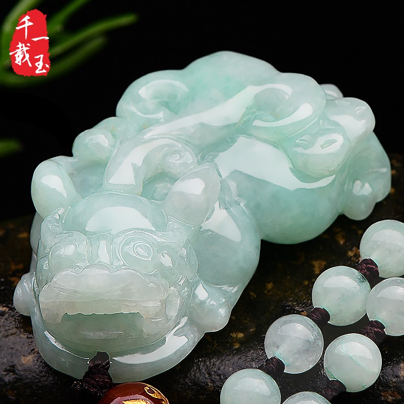 男女士可戴的翡翠玉貔貅吊坠有哪些不同之处？插图