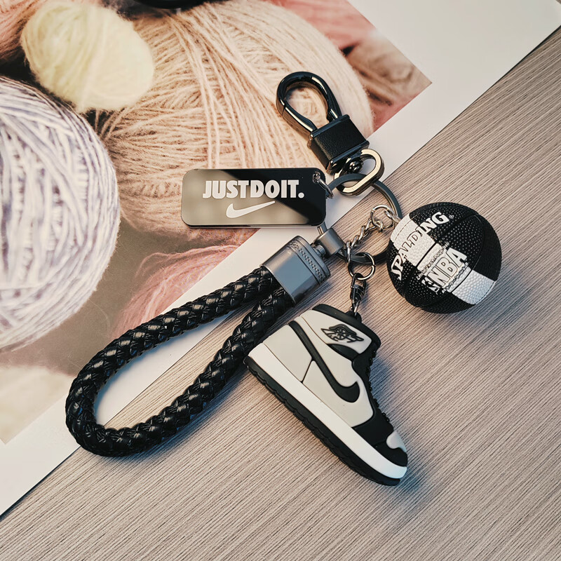 千驰嘉创意aj鞋车钥匙扣挂件男卡通迷你篮球鞋模型个性潮酷背包挂饰