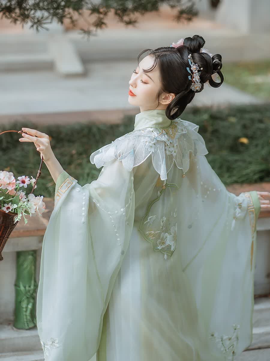 钟灵记晚来风 重工长衫百褶裙云肩原创汉服配宋抹吊带主腰女春夏 小云肩一件现货现货 均码使用感如何?