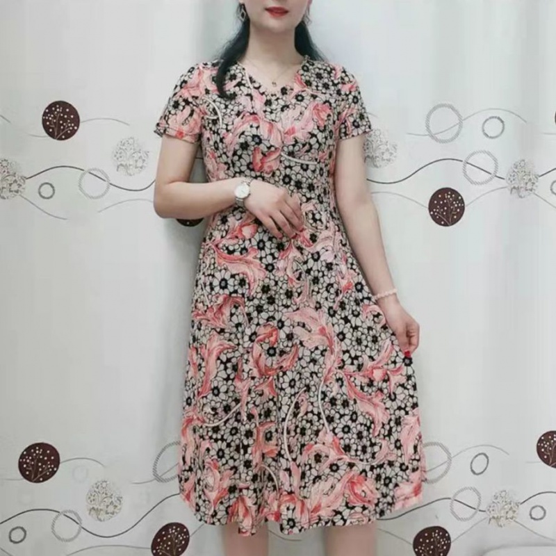 上新】妈妈连衣裙洋气高贵中老女夏季新款气质显瘦遮肚过膝花裙子