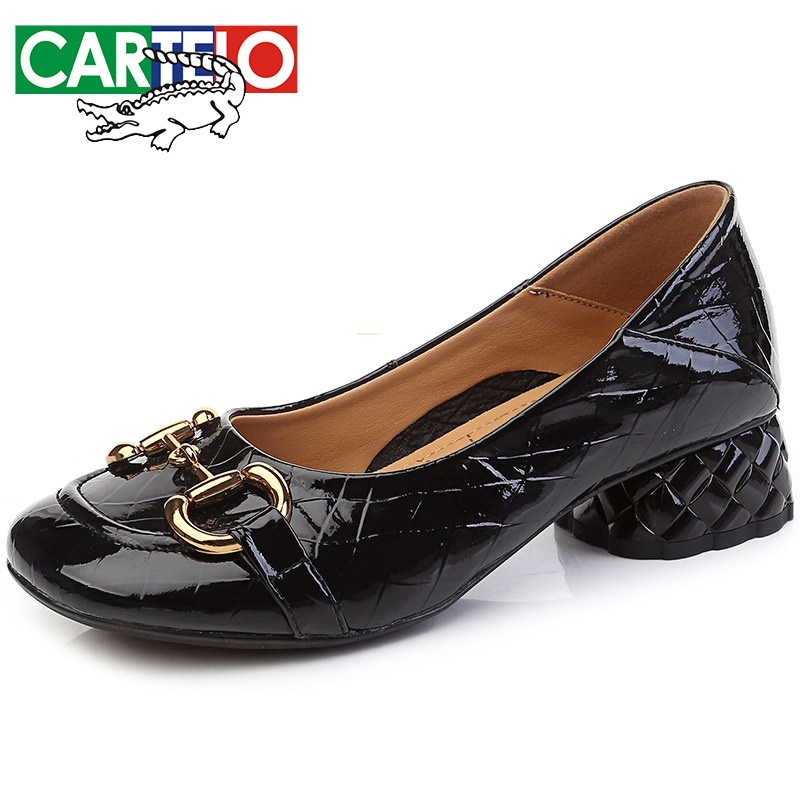 卡帝乐鳄鱼(cartelo)春夏季真皮女鞋圆头粗跟浅口低跟马衔扣春秋气质