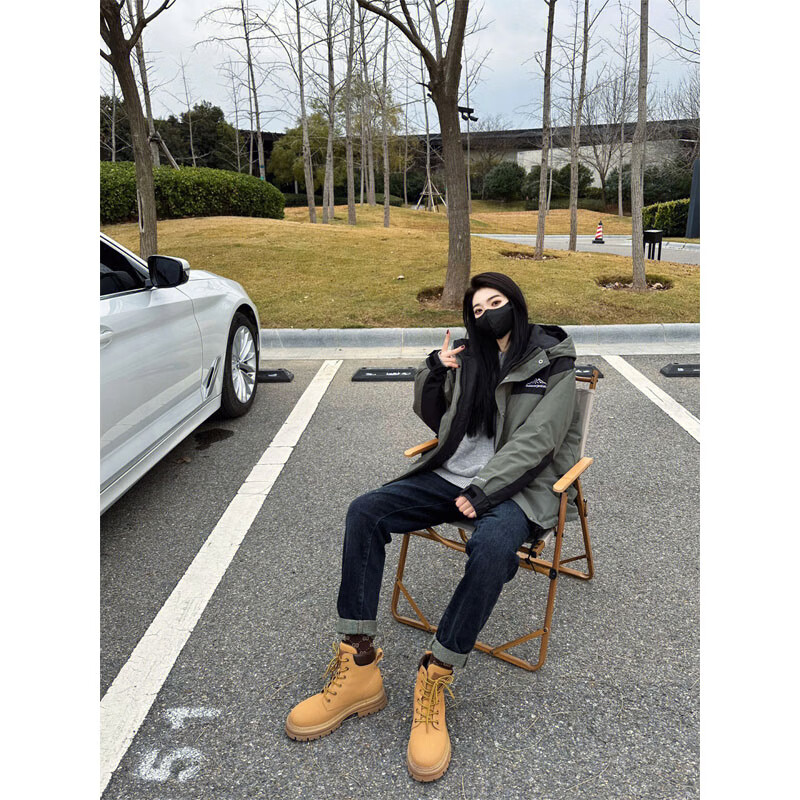 雅尔索搭配马丁靴的裤子女春秋冬卷边直筒修身小脚美式复古大黄靴牛仔