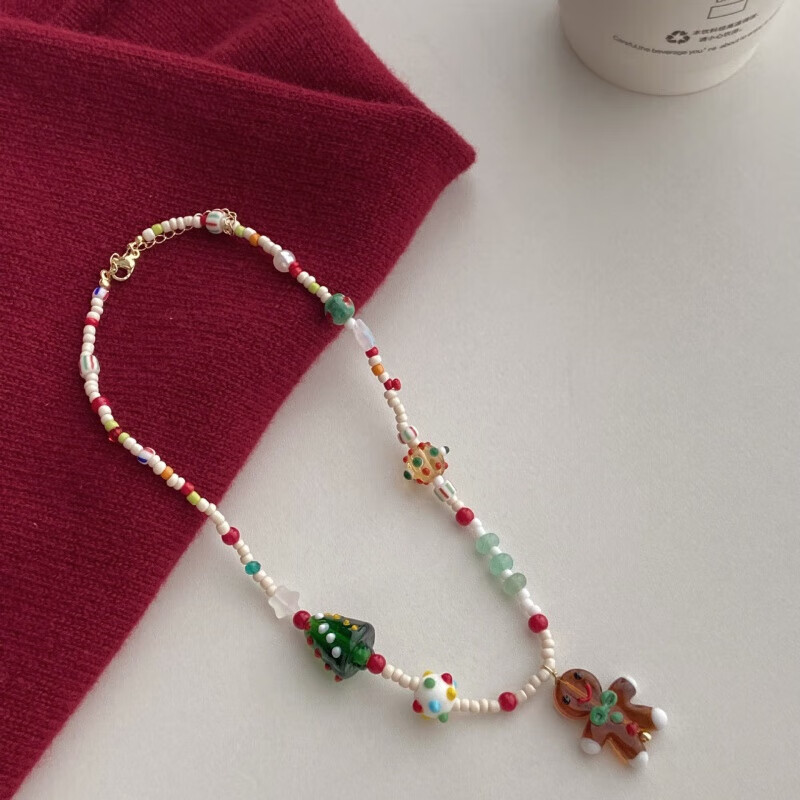 咖色卡通人圣诞树串珠项链