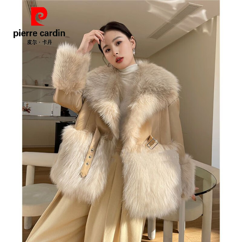 皮尔卡丹（pierre cardin）2023新款仿狐狸毛大毛领拼接绵羊皮皮毛一体女皮草外套中长款年轻 米黄 S属于什么档次？