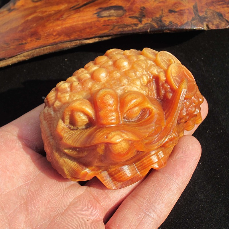 顶盈 长白山琥珀木北沉香手把件 松明子满油全透光金禅貔貅挂件 金蝉