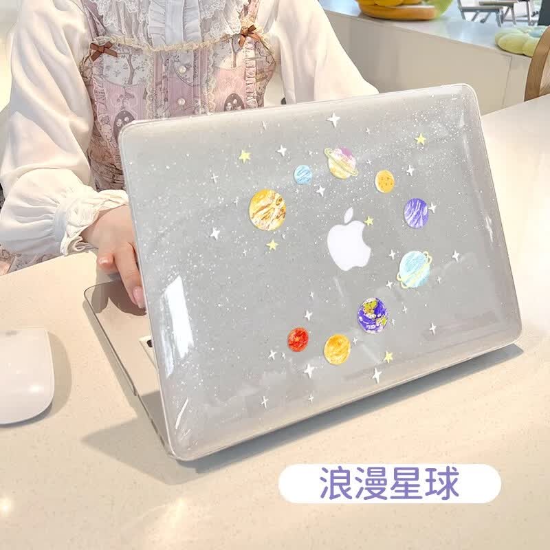 莫瑞（MOROCK）【透亮闪粉】macbook保护壳2025适用苹果笔记本13.6英寸air13磨砂外壳15英寸mac高颜值配件 【浪漫星球】透亮闪粉 Air13.6寸A3113/A2681/A3240