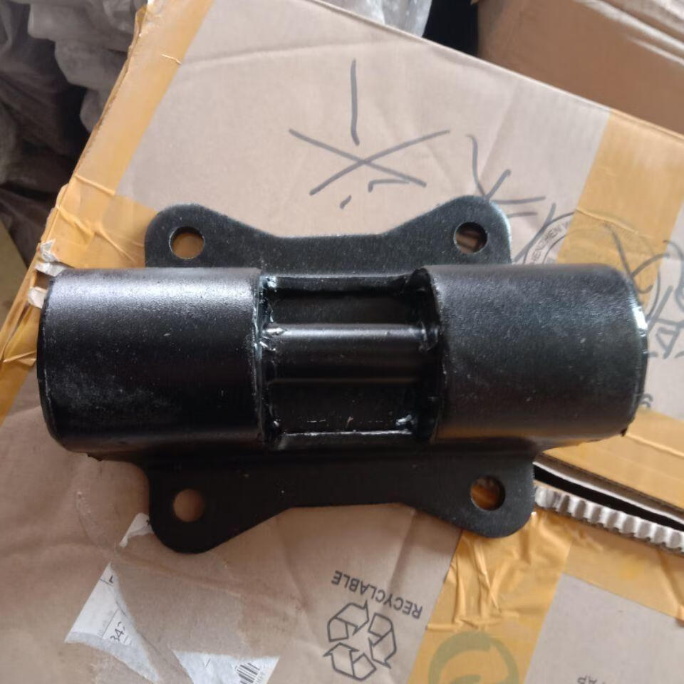 geetha原厂配件飞碟奥驰汽车20001800x3v3x2v2变速箱后悬置 吊架